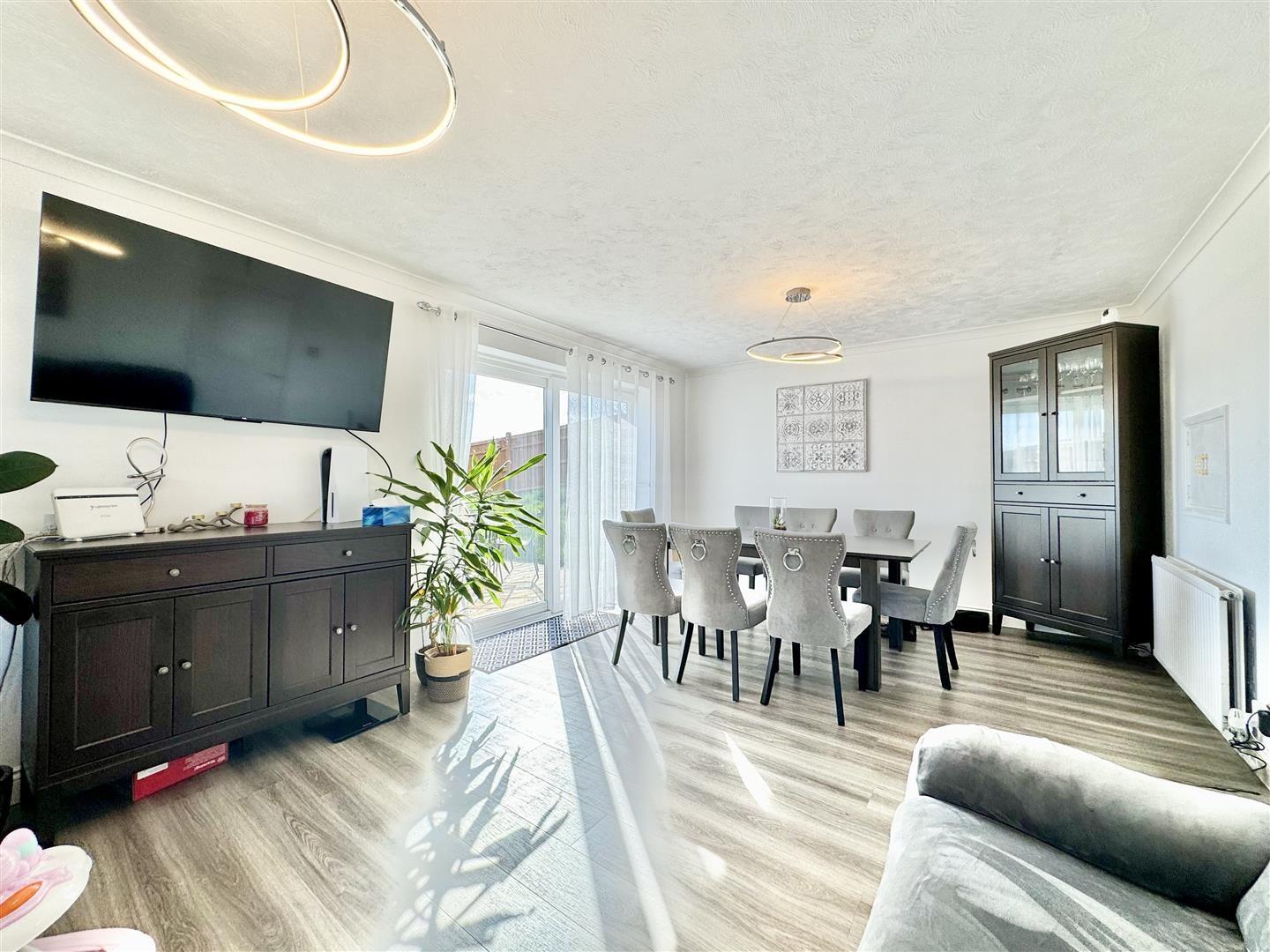 3 bed property in Hollington Old Lane, St Leonards On Sea